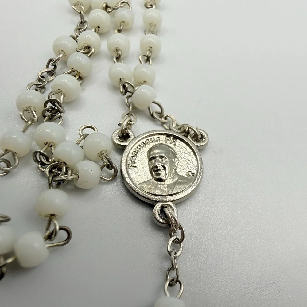 Pope Francis White Glass Pearl Rosary Italy & Box -Mondo Cattolico Rome Gift Set